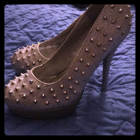 Women’s heels - Picture 1 of 2